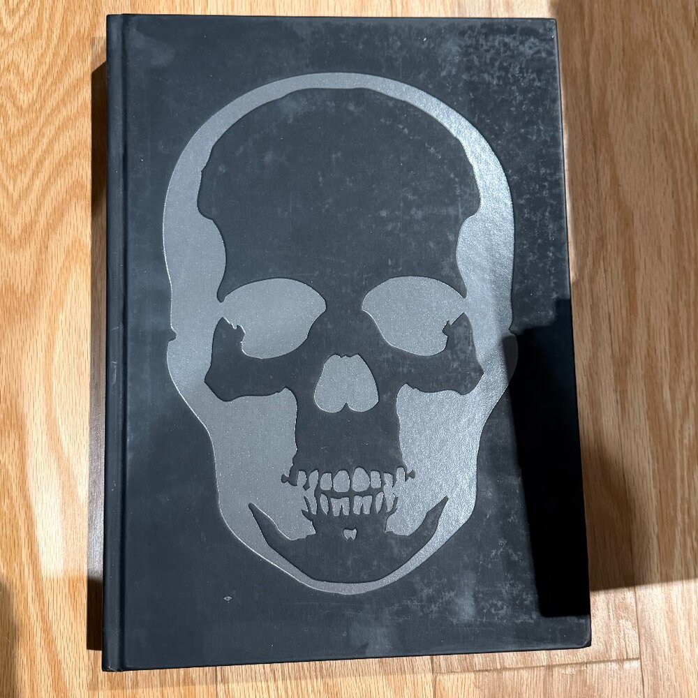 Skull Style: Skulls in Contemporary Art & Design |Metallic Black Cover |Slipcase